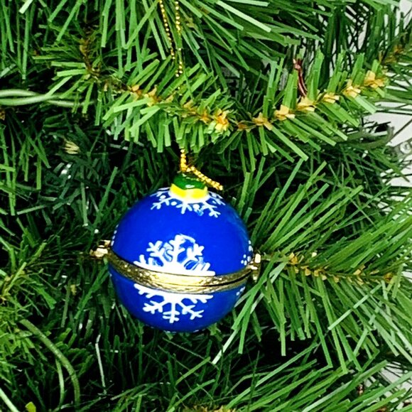 Snowflake Blue Ball Porcelain Hinged Surprise Trinket Box Christmas Ornament - Picture 2 of 5